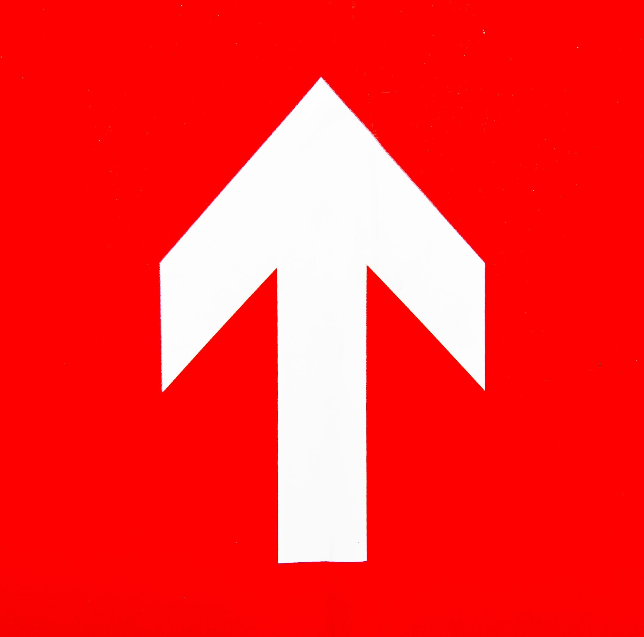 Знак пожарной безопасности "Направляющая стрелка" 20 х 20см. /1/